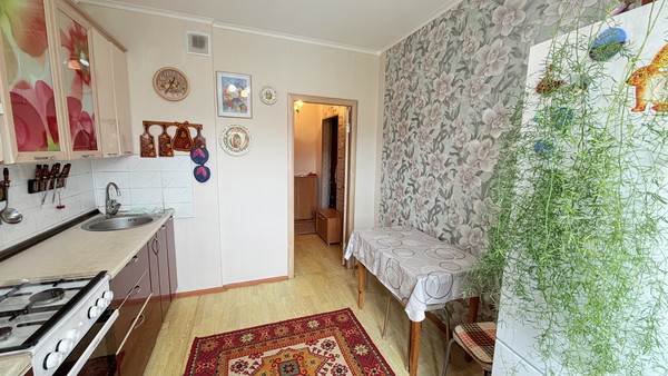 Продам трехкомнатную (3-комн.) квартиру, Октябрьское ш, 1к47, Волгодонск г