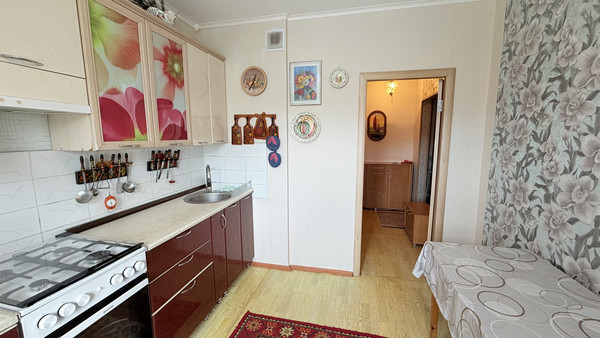 Продам трехкомнатную (3-комн.) квартиру, Октябрьское ш, 1к47, Волгодонск г