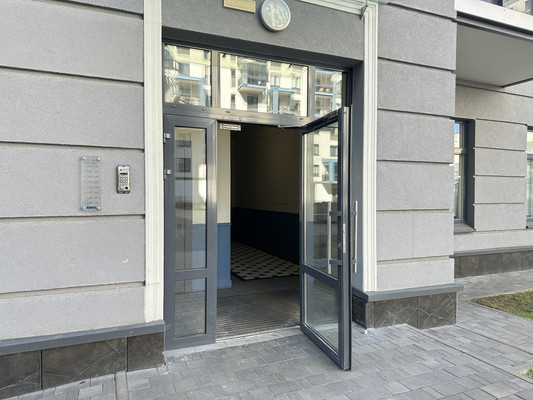 Продам трехкомнатную (3-комн.) квартиру, 18-я В.О. линия, 49, Санкт-Петербург г