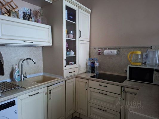 Продам трехкомнатную (3-комн.) квартиру, Адмирала Лазарева ул, 63к3, Москва г