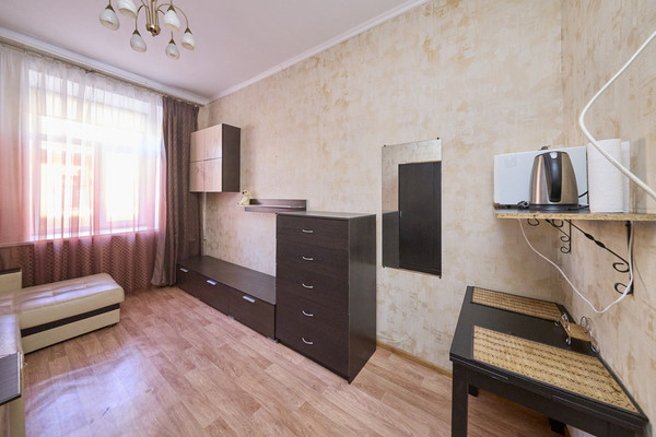 Продам многокомнатную квартиру, Свечной пер, 27А, Санкт-Петербург г