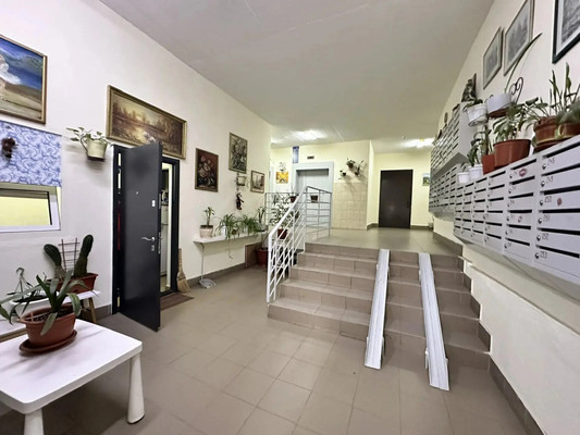 Продам трехкомнатную (3-комн.) квартиру, В мкр, 15А, Троицк г