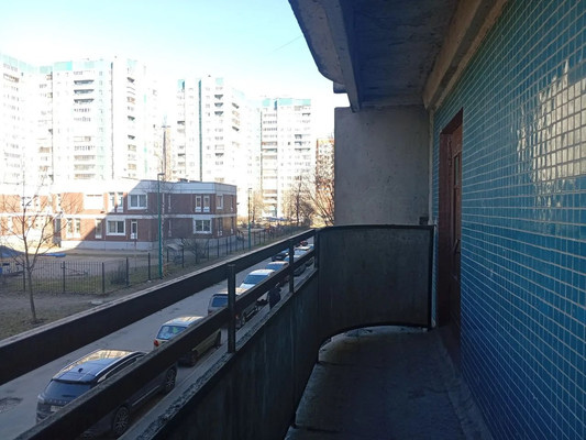 Продам трехкомнатную (3-комн.) квартиру, Стародеревенская ул, 20к2, Санкт-Петербург г