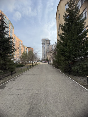 Продам трехкомнатную (3-комн.) квартиру, Чистопольская ул, 32, Казань г