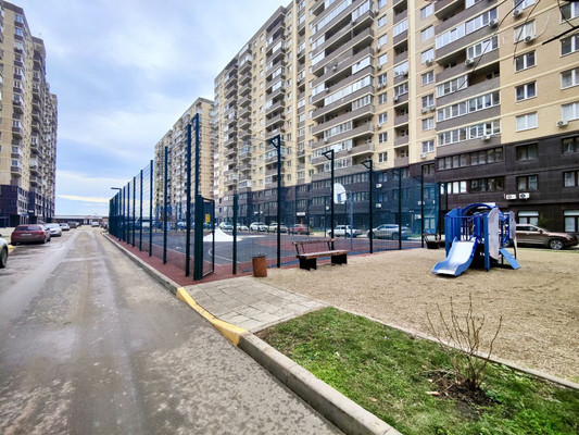 Продам двухкомнатную (2-комн.) квартиру, им. Героя Ростовского ул, 8к4, Краснодар г