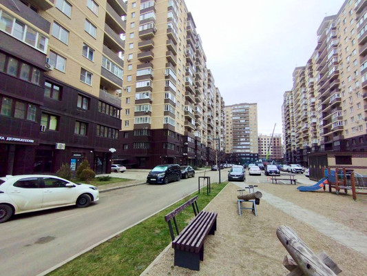 Продам двухкомнатную (2-комн.) квартиру, им. Героя Ростовского ул, 8к4, Краснодар г