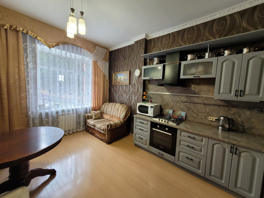 Продам двухкомнатную (2-комн.) квартиру, Дунина-Горкавича ул, 8, Ханты-Мансийск г