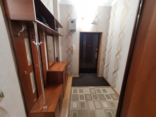 Продам двухкомнатную (2-комн.) квартиру, Дунина-Горкавича ул, 8, Ханты-Мансийск г