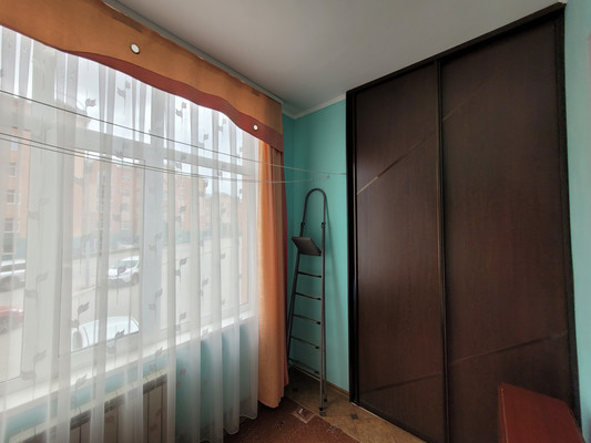 Продам двухкомнатную (2-комн.) квартиру, Дунина-Горкавича ул, 8, Ханты-Мансийск г