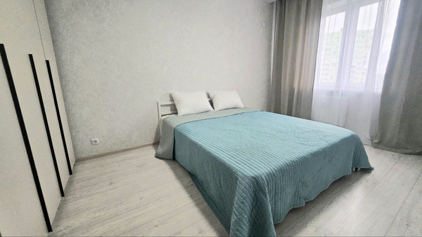 Сдам двухкомнатную (2-комн.) квартиру, им. Героя Советского Союза Якова Кобзаря ул, 17, Краснодар г