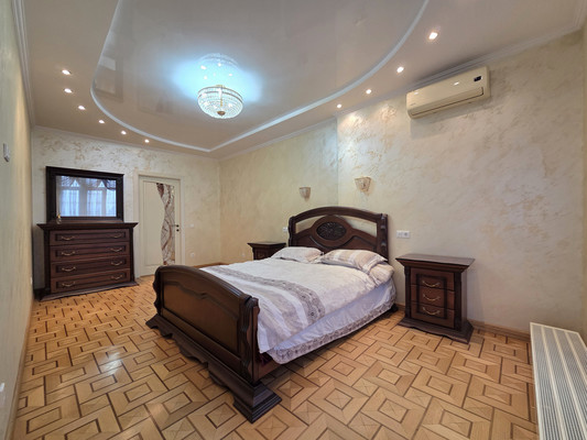 Продам трехкомнатную (3-комн.) квартиру, им. Достоевского ул, 84/1, Краснодар г