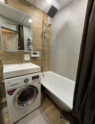 Продам однокомнатную (1-комн.) квартиру, Киевская ул, 128, Симферополь г