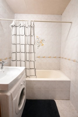 Продам двухкомнатную (2-комн.) квартиру, Воровского ул, 60, Симферополь г