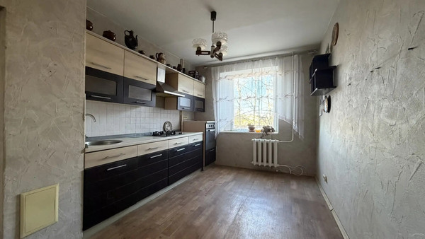 Продам трехкомнатную (3-комн.) квартиру, Кирпичная ул, 6а, Йошкар-Ола г