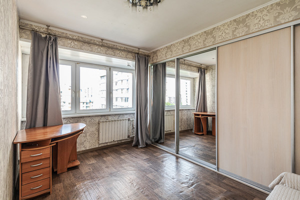 Продам трехкомнатную (3-комн.) квартиру, Ленинский пр-кт, 102, Москва г