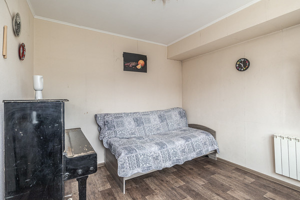 Продам трехкомнатную (3-комн.) квартиру, Ленинский пр-кт, 102, Москва г