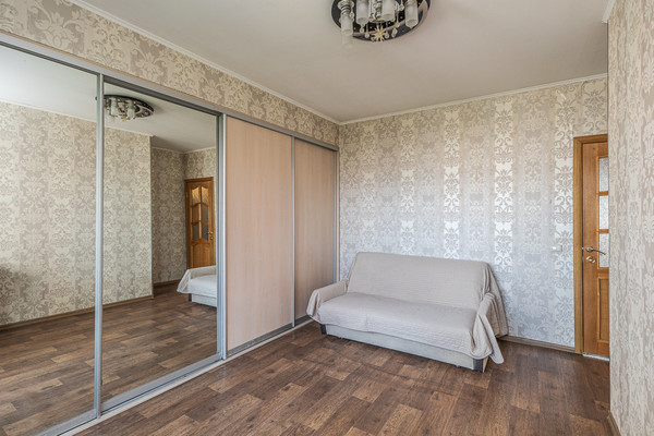 Продам трехкомнатную (3-комн.) квартиру, Ленинский пр-кт, 102, Москва г