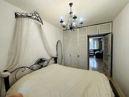 Продам трехкомнатную (3-комн.) квартиру, Исаковского ул, 14к1, Москва г