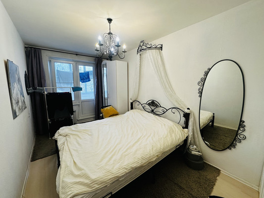 Продам трехкомнатную (3-комн.) квартиру, Исаковского ул, 14к1, Москва г