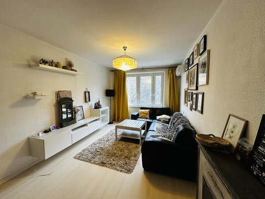 Продам трехкомнатную (3-комн.) квартиру, Исаковского ул, 14к1, Москва г