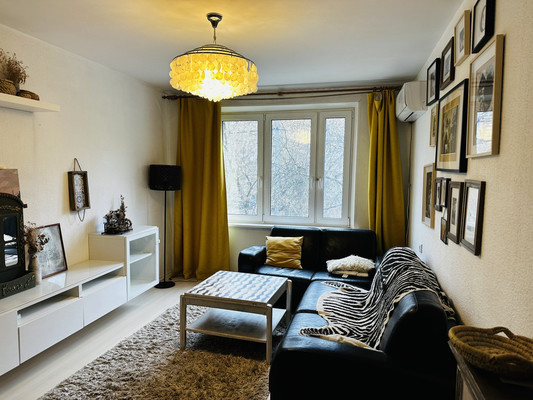 Продам трехкомнатную (3-комн.) квартиру, Исаковского ул, 14к1, Москва г