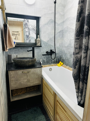 Продам трехкомнатную (3-комн.) квартиру, Исаковского ул, 14к1, Москва г