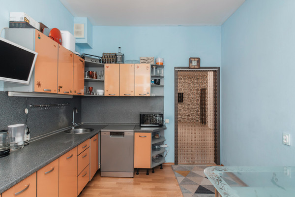 Продам двухкомнатную (2-комн.) квартиру, Дунина-Горкавича ул, 15, Ханты-Мансийск г