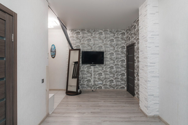 Продам двухкомнатную (2-комн.) квартиру, Дунина-Горкавича ул, 15, Ханты-Мансийск г