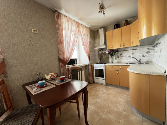 Продам трехкомнатную (3-комн.) квартиру, Ибрагимова пр-кт, 45, Казань г