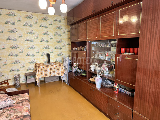 Продам трехкомнатную (3-комн.) квартиру, Октябрьская ул, 6, Северская ст-ца