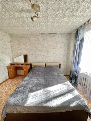 Продам трехкомнатную (3-комн.) квартиру, Большая ул, 167, Ишим г