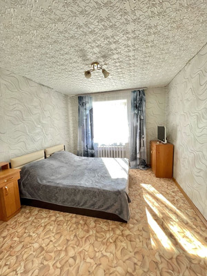 Продам трехкомнатную (3-комн.) квартиру, Большая ул, 167, Ишим г