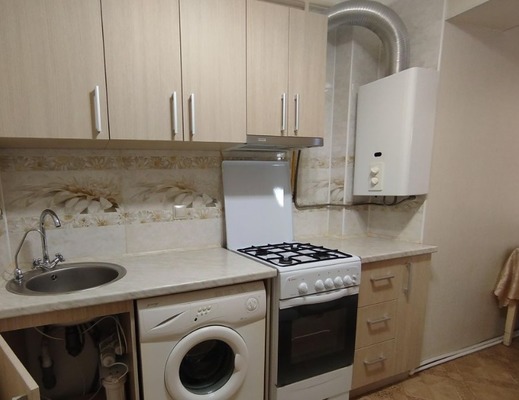 Продам трехкомнатную (3-комн.) квартиру, Троллейбусная ул, 17, Симферополь г