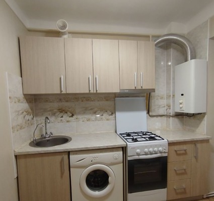 Продам трехкомнатную (3-комн.) квартиру, Троллейбусная ул, 17, Симферополь г