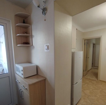 Продам трехкомнатную (3-комн.) квартиру, Троллейбусная ул, 17, Симферополь г