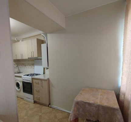 Продам трехкомнатную (3-комн.) квартиру, Троллейбусная ул, 17, Симферополь г