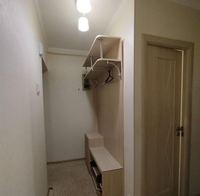 Продам трехкомнатную (3-комн.) квартиру, Троллейбусная ул, 17, Симферополь г