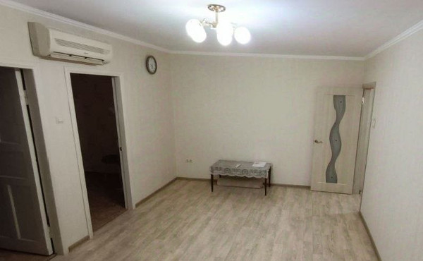 Продам трехкомнатную (3-комн.) квартиру, Троллейбусная ул, 17, Симферополь г