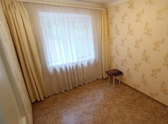 Продам трехкомнатную (3-комн.) квартиру, Троллейбусная ул, 17, Симферополь г