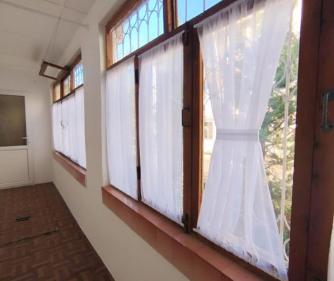 Продам трехкомнатную (3-комн.) квартиру, Троллейбусная ул, 17, Симферополь г