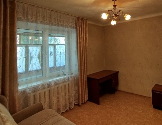 Продам трехкомнатную (3-комн.) квартиру, Троллейбусная ул, 17, Симферополь г