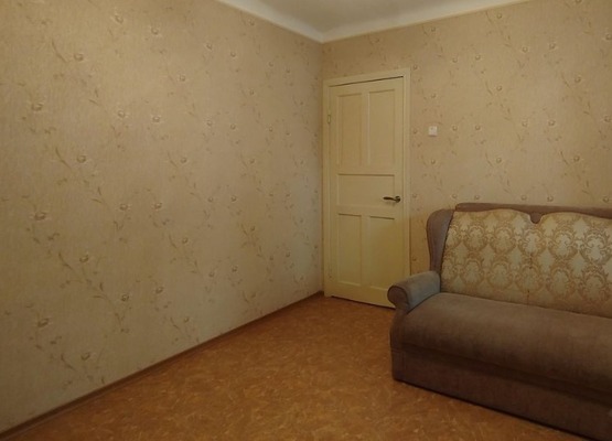 Продам трехкомнатную (3-комн.) квартиру, Троллейбусная ул, 17, Симферополь г