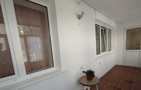 Продам трехкомнатную (3-комн.) квартиру, Троллейбусная ул, 17, Симферополь г