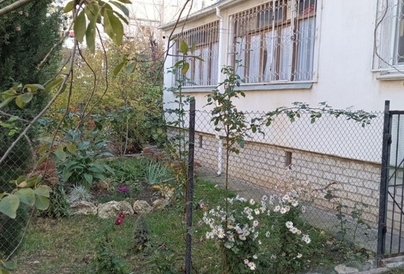 Продам трехкомнатную (3-комн.) квартиру, Троллейбусная ул, 17, Симферополь г