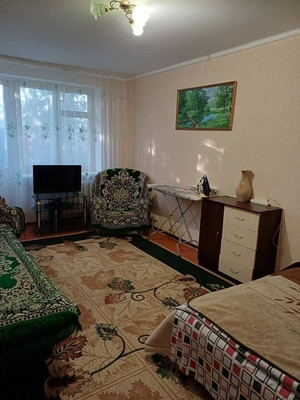 Продам трехкомнатную (3-комн.) квартиру, Кондрашина ул, 80, Октябрьское пгт