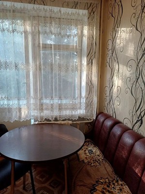 Продам трехкомнатную (3-комн.) квартиру, Кондрашина ул, 80, Октябрьское пгт