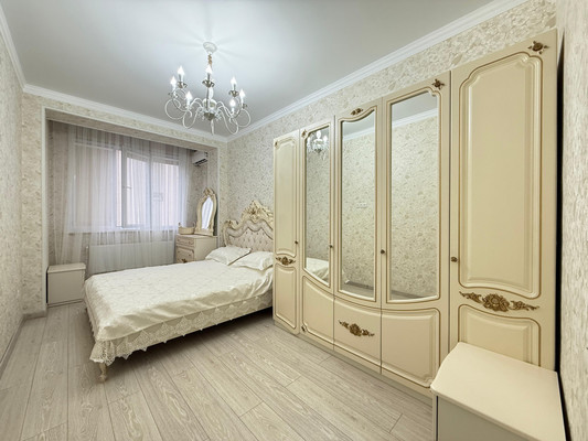 Продам трехкомнатную (3-комн.) квартиру, 2-я Надречная ул, 128к8, Нальчик г