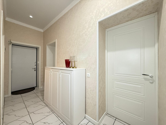 Продам трехкомнатную (3-комн.) квартиру, 2-я Надречная ул, 128к8, Нальчик г