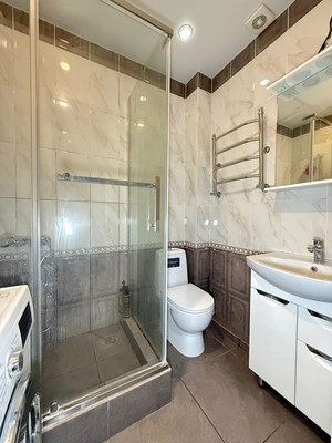 Продам трехкомнатную (3-комн.) квартиру, 2-я Надречная ул, 128к8, Нальчик г