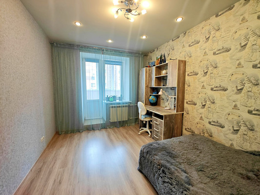 Продам двухкомнатную (2-комн.) квартиру, Чистопольская ул, 72, Казань г